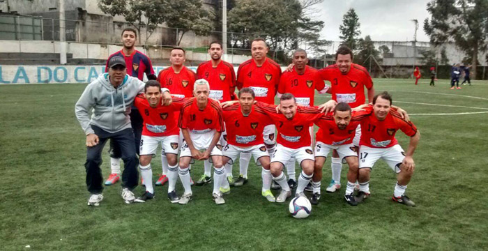Elenco do Coruja durante estreia de novo uniforme (foto: Arquivo pessoal)