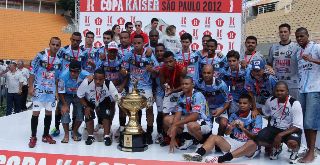 No Pacaembu, Turma do Baffô conquista vice da Copa Kaiser em 2012 (foto: UOL/Esportes)